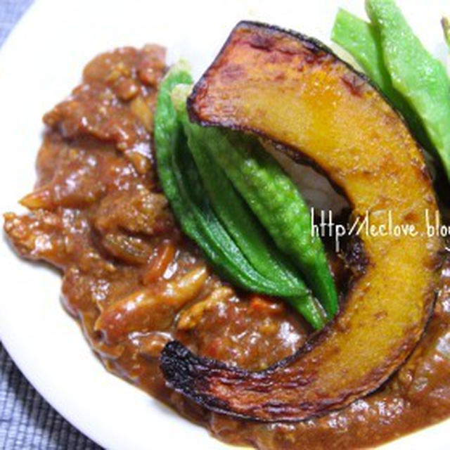 野菜の素揚げのせひき肉カレー