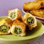 カレー味がそそります！餃子の皮でオクラを巻いちゃいました