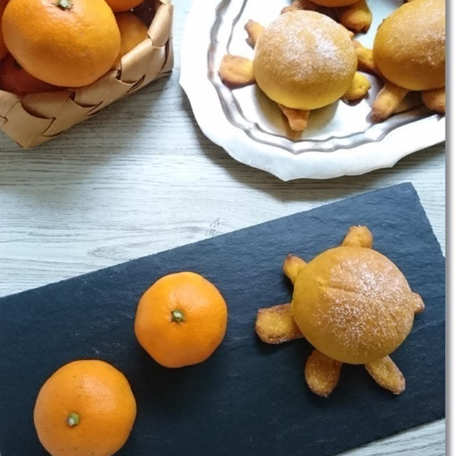 【みかんパン】本物！？いえいえミカン丸ごと入ってます♪とクリスマスプレゼント