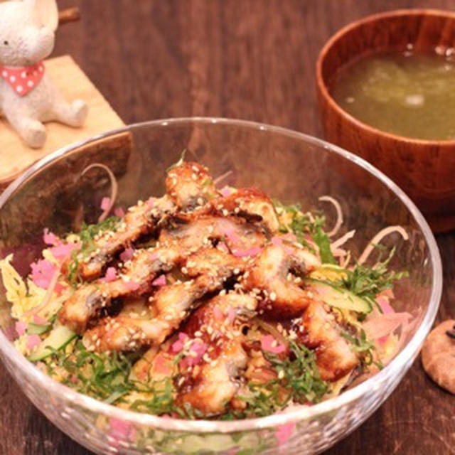 昼カフェ☆スタミナたっぷり！さっぱりうなぎの混ぜ込み寿司～。まさかの！！