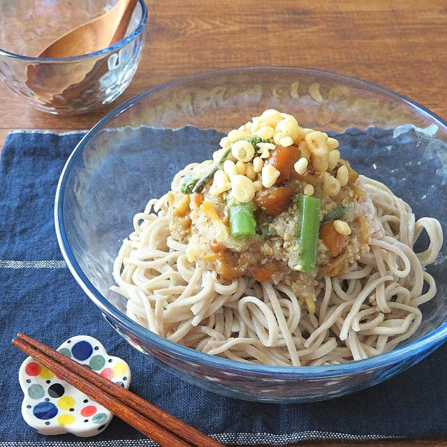 ごま油香る♪山菜たっぷりおろしそば