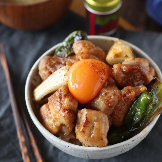 【レシピ】ごはんがすすむ！黄身のせ焼き鳥丼