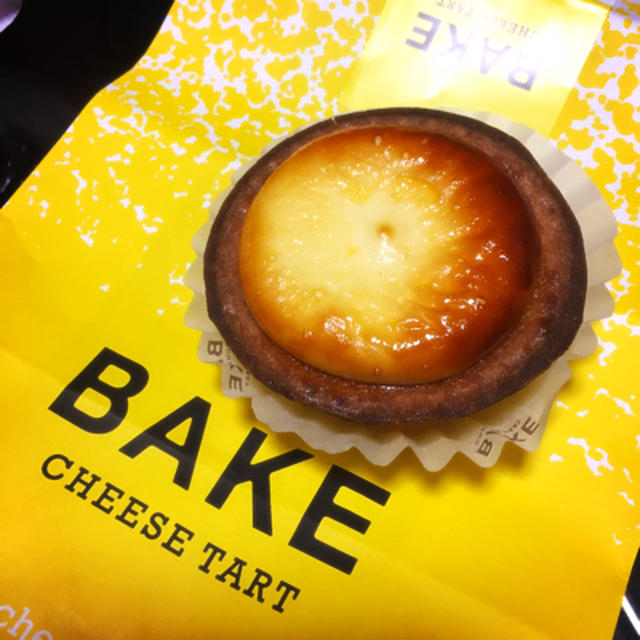 BAKEのチーズタルトとRINGOのカスタードアップルパイ