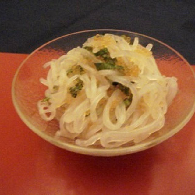 蒟蒻百珍　三十九珍目　【白滝の鱈子大葉和え】