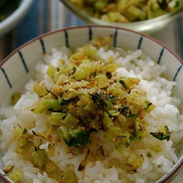 捨てずにおいしく☆カリフラ葉っぱのごまふりかけ