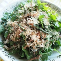 春菊使いきりレシピ☆春菊のくきとツナの卵焼きと葉のサラダ
