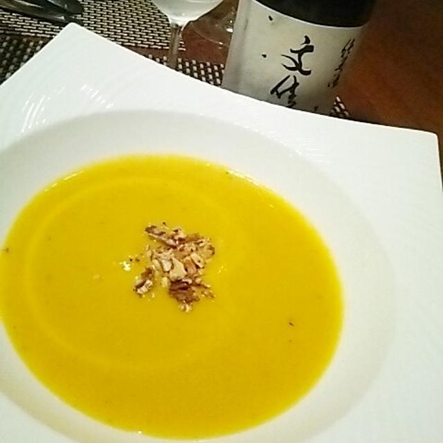 日本酒とフランスワインを日本の秋で味わいつくす、四万十かぼちゃの冷製スープからの