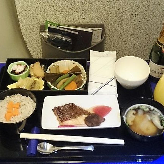 ANAプレミアムクラスの機内食がグレードアップ！★羽田⇔那覇便：軽食＆夕食★