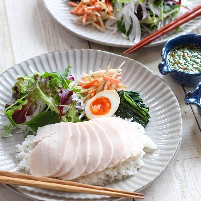 【ニラ、鶏むね肉】食べるニラダレで＊サラダチキンプレート