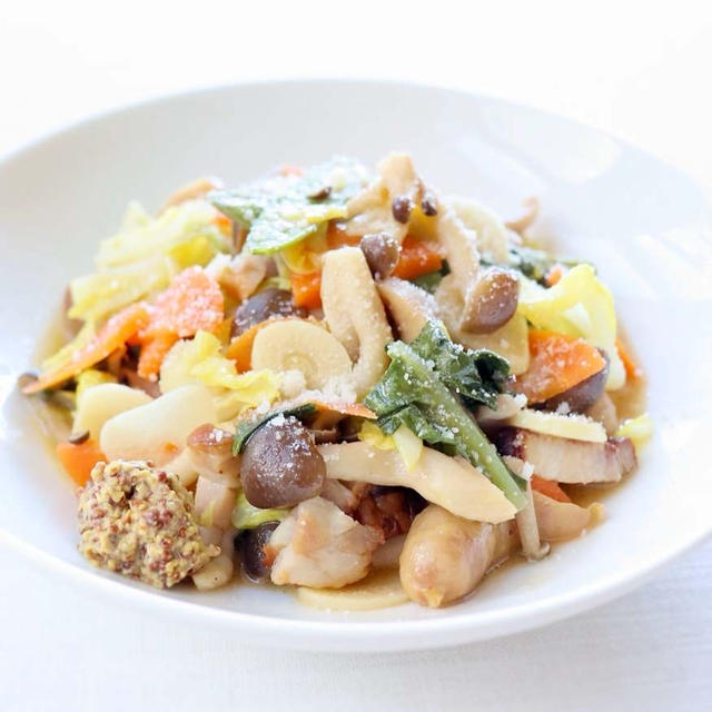 ワンボウルでメチャうま！【Bistroベジ＆ソーセージのバター蒸し】