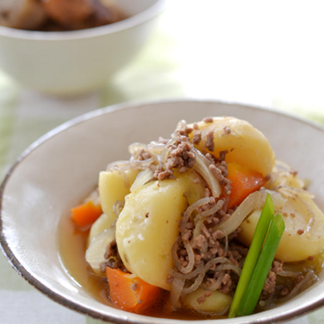 ごはんが進む２大煮込み系料理～そぼろ肉じゃが。とろとろ牛すじ煮込み。