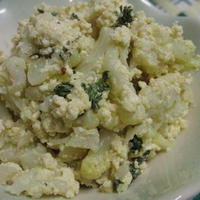 ビタミンCを美味しくとる！　カリフラワーと豆腐のカレーチーズサラダ