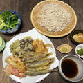 メヒカリ新玉葱人参パプリカ椎茸天麩羅笊蕎麦ブロッコリールッコラ・刻み葱大根漬・山椒新芽・最中アイ