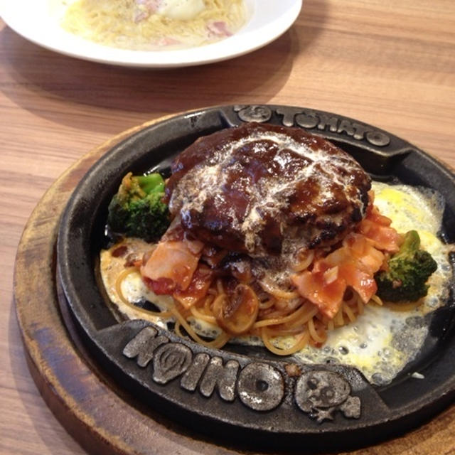 トマト＆オニオンで遅いランチと早いディナー