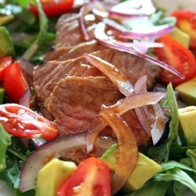 Steak and Arugula Salad with Lemon Worcestershire Dressingステーキとルッコラのサラダ、レモンウオーウォーセスターシャードレッシング