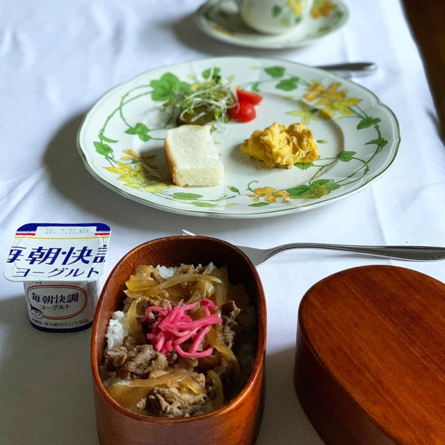 今朝の朝ごはんと納得いかない牛丼