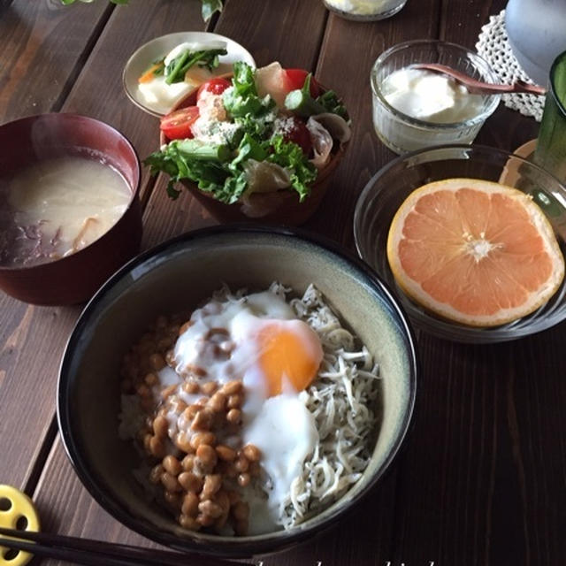 のっけてちぎっただけの朝ごはんと適当お弁当。