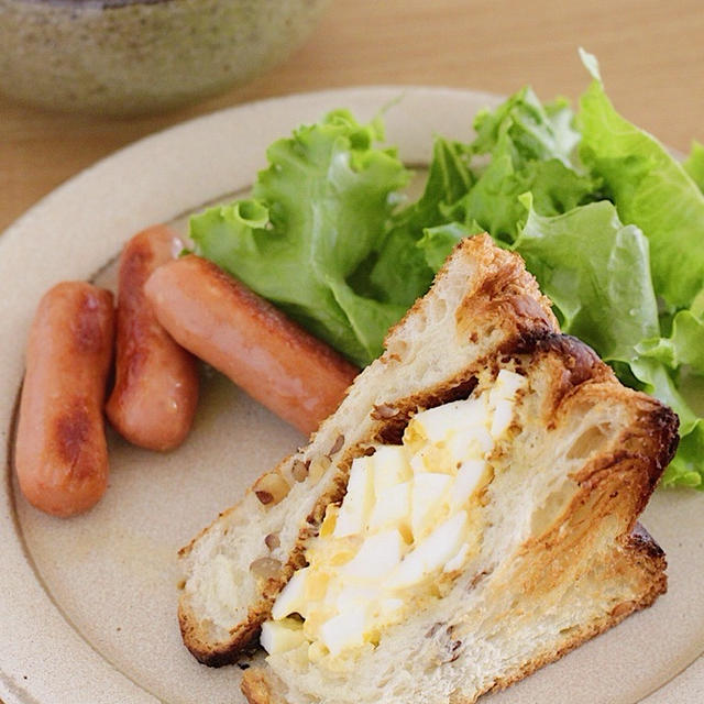 テレビで紹介されてたのを作ってみた♡昆布茶バターのゆで卵サンド