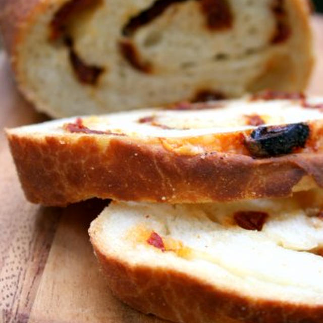 Sun-dried Tomato and Parmesan Breadサンドライトマトとパルメジャンチーズ入りブレッド