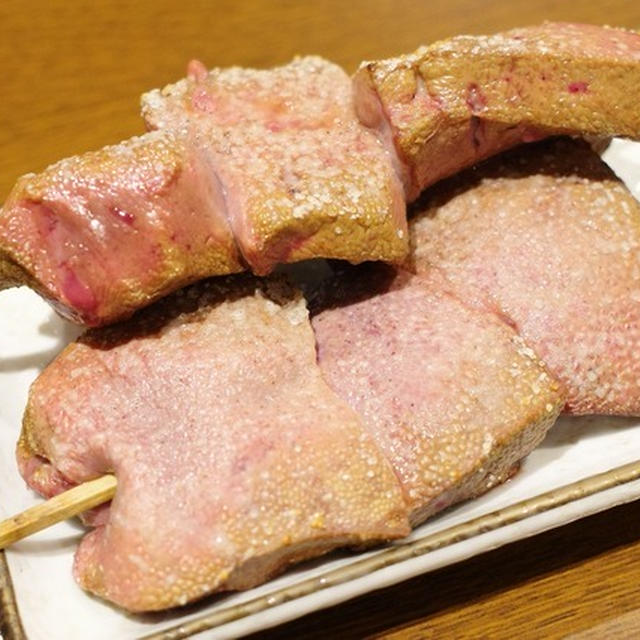 【北千住】開店前から行列のできる人気店。安くて旨くてコスパ抜群「もつ焼き やまぴー」