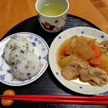 肉じゃがと花むすび