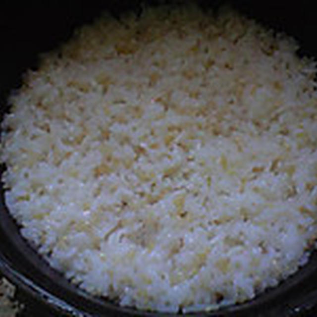 湯立てで白米（１０１８）。。。山形県　庄内米　はえぬき　鶴岡産　愛米倶楽部　特別栽培米・白米（あいざわ米店）と茨城県産うまかっぺコシヒカリ玄米・新米（あいざわ米店）