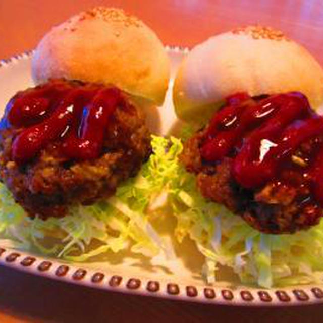 おから白ごまﾊﾟﾝで♪和牛お野菜ﾊﾝﾊﾞｰｶﾞｰ♪ｼﾅﾓﾝﾚｰｽﾞﾝおからﾊﾟﾝ♪