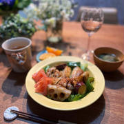 大戸屋風、夕飯。チキンの色どりサラダボウル。