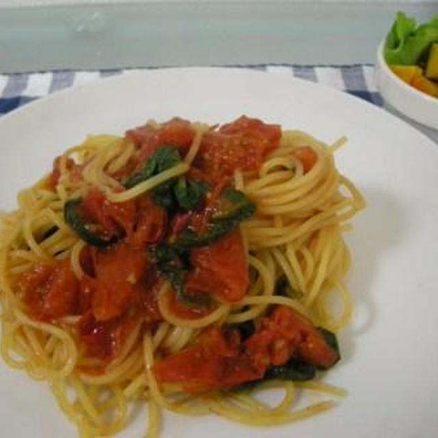 ほうれんそうとトマトのパスタ