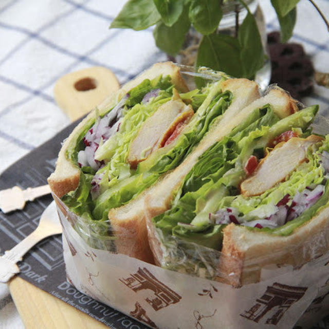 野菜たっぷり！！タンドリーチキンサンド弁当