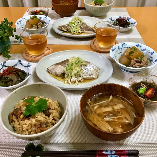 鯛のネギ蒸しとあさりの炊き込みご飯♪