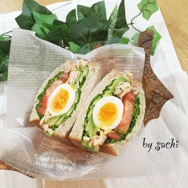 アボカドチキンサラダ☆わんぱくサンドdeパパのお弁当♪　と、Seriaのランチボックス♡