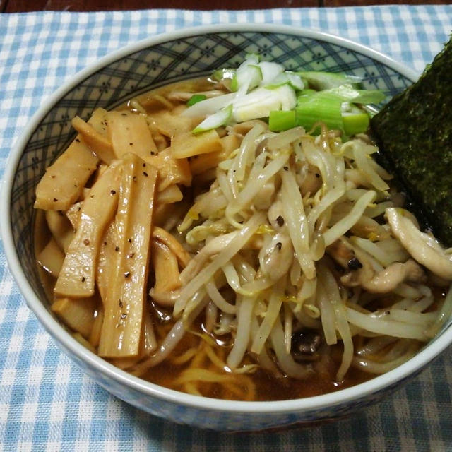 しめじともやしの醤油ラーメン