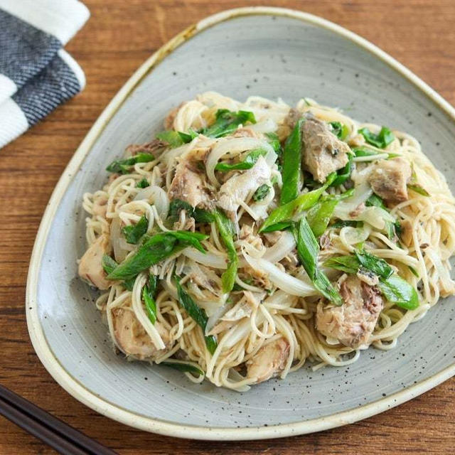 ＊【レシピ】うま味たっぷり♡さば缶とねぎのそうめんチャンプルー＊