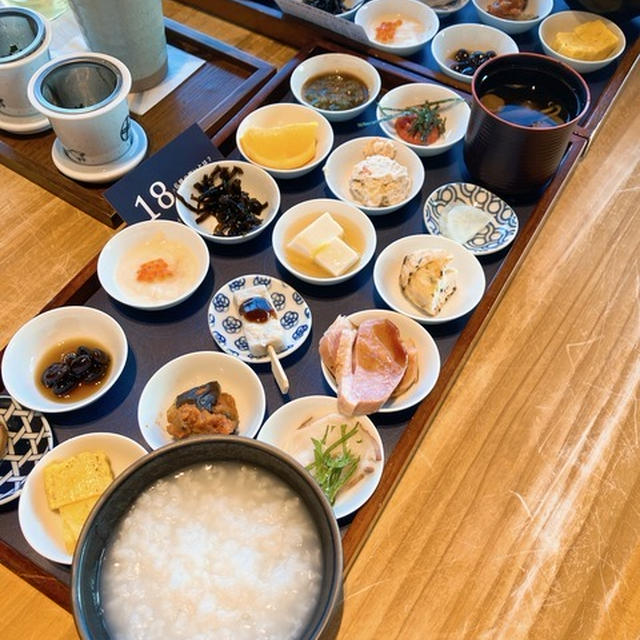 築地本願寺で「１８品の朝ごはん」。