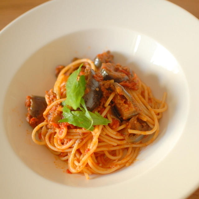 ナスのひき肉　醤油麹炒めとナスとひき肉のピリ辛パスタ