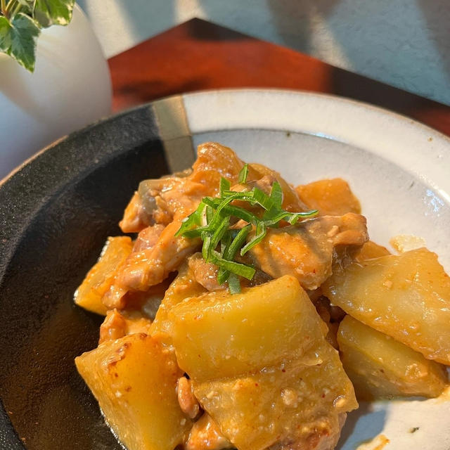 キムチの素で簡単❗️大根と鶏もも肉の味噌キムチ煮