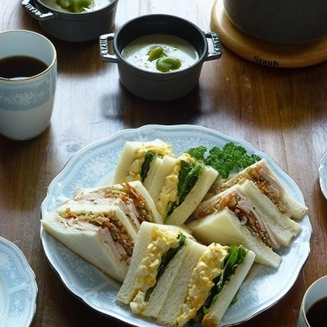 そら豆のポタージュと、２種類のサンドイッチでランチ♪