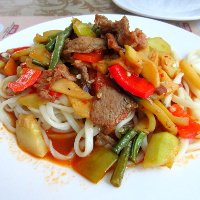 野菜たっぷり！中央アジアの肉うどん「ラグマン」(レシピ付)