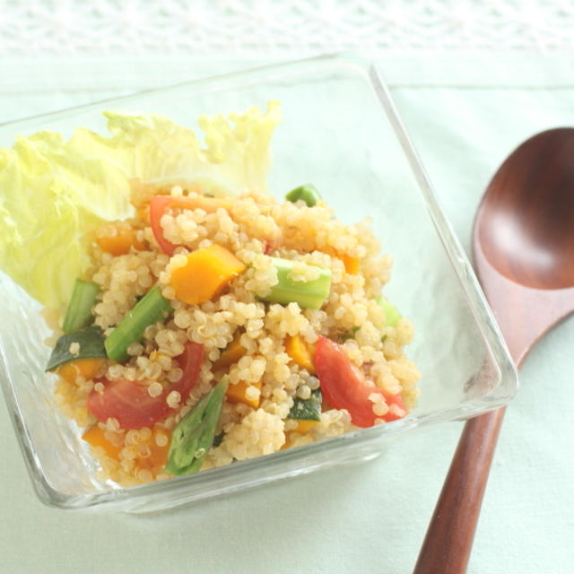 アンチエイジング効果に期待♪　スーパーフード キヌアとビタミン野菜のサラダ