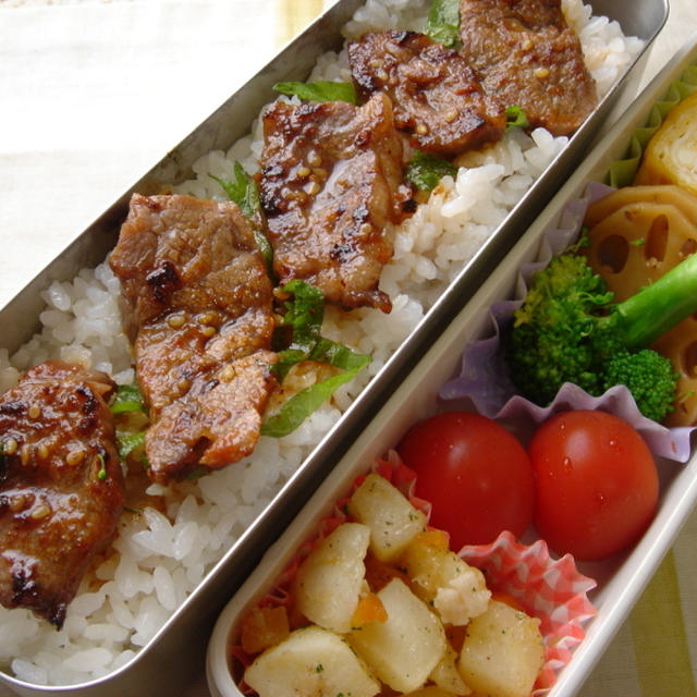 焼肉弁当で部活。