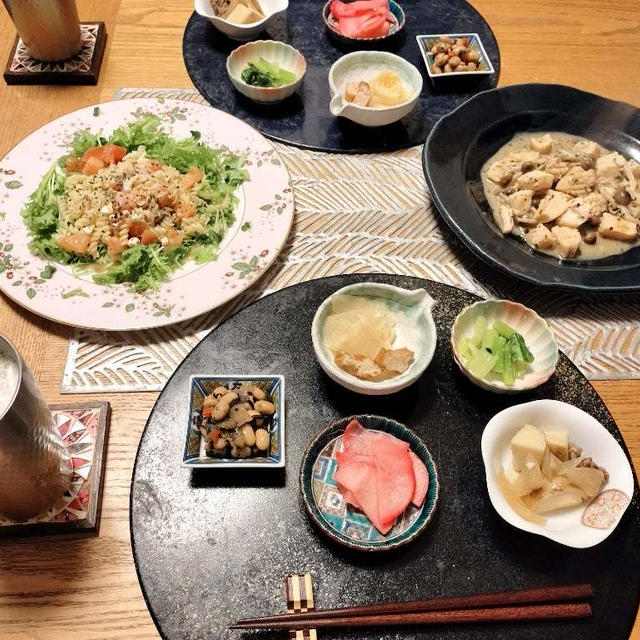 いかのバジルオイル焼き、トマトとツナのマカロニサラダ、小鉢5品で晩酌