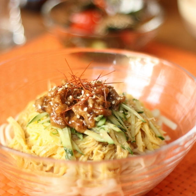 肉味噌のごまダレ冷うどん