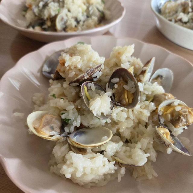お昼はあさりピラフ