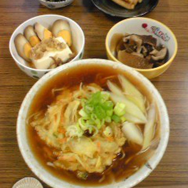 昭和の駅前蕎麦屋の気分で