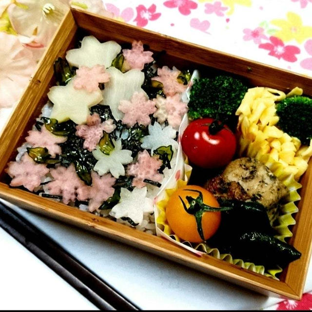 ラディッシュ桜で春の散らし寿司弁当【公長齋小菅】