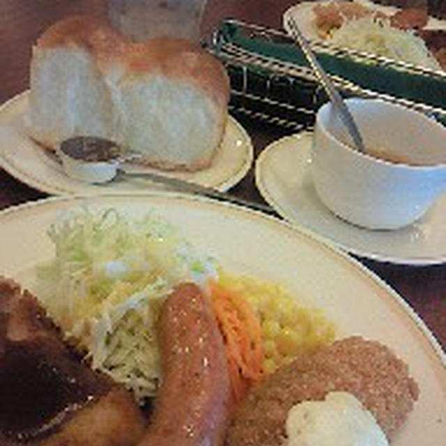雨の日、休憩のファミレスランチ