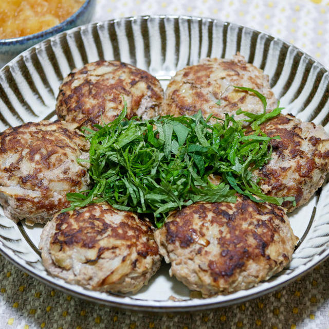 食感がいい「ごぼう入りおろしそハンバーグ」&けっこう美味しいおかき「梅しそあられ」