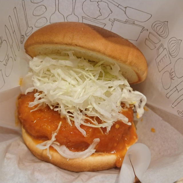 モスバーガーの期間限定・海老チリ風バーガー／海老カツバーガーをどっちも食べてみたけど、どっちもうまい。