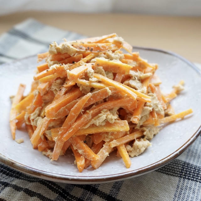 にんじん消費に！にんじんとツナ缶のゴマ味噌マヨ和え